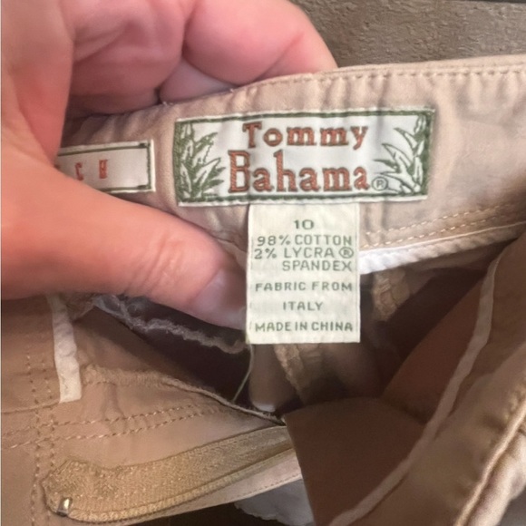 TOMMY BAHAMA women's flat front stretch Capri pants SZ 10 Banana Tropical Beach - Picture 6 of 10